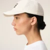 Cappellino in cotone bianco con ricamo “Thank You for Being a Friend” Cappellino in cotone bianco con ricamo “Thank You for Being a Friend”