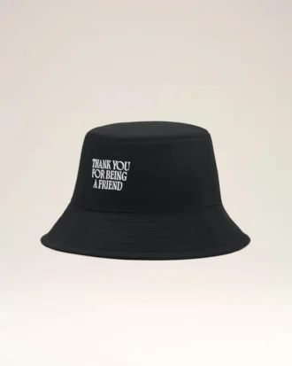 Cappellino in cotone nero con ricamo “Thank You for Being a Friend”