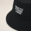 Cappellino in cotone nero con ricamo “Thank You for Being a Friend” Cappellino in cotone nero con ricamo “Thank You for Being a Friend”