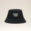 Cappellino in cotone nero con ricamo “Thank You for Being a Friend” Cappellino in cotone nero con ricamo “Thank You for Being a Friend”