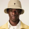 Cappello a secchiello Ami de Coeur in cotone beige Cappello a secchiello Ami de Coeur in cotone beige