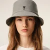 Cappello a secchiello Ami de Coeur in cotone grigio Cappello a secchiello Ami de Coeur in cotone grigio