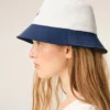 Cappello Ami Paris in cotone blu e bianco Cappello Ami Paris in cotone blu e bianco
