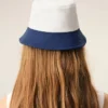 Cappello Ami Paris in cotone blu e bianco Cappello Ami Paris in cotone blu e bianco