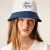 Cappello Ami Paris in cotone blu e bianco Cappello Ami Paris in cotone blu e bianco