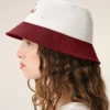 Cappello Ami Paris in cotone rosso e bianco Cappello Ami Paris in cotone rosso e bianco
