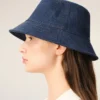 Cappello con toppa Ami Paris Heritage in cotone denim blu Cappello con toppa Ami Paris Heritage in cotone denim blu