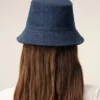 Cappello con toppa Ami Paris Heritage in cotone denim blu Cappello con toppa Ami Paris Heritage in cotone denim blu