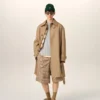 Cappotto beige in twill di cotone idrorepellente con cintura Cappotto beige in twill di cotone idrorepellente con cintura