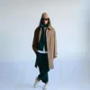 Cappotto beige in twill di cotone idrorepellente con cintura Cappotto beige in twill di cotone idrorepellente con cintura