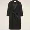 Cappotto lungo doppiopetto in lana nera smockata Cappotto lungo doppiopetto in lana nera smockata