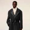 Cappotto lungo doppiopetto in lana nera smockata Cappotto lungo doppiopetto in lana nera smockata