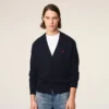 Cardigan in lana blu con Ami de Coeur a contrasto