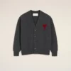 Cardigan in lana grigia con Ami de Coeur a contrasto Cardigan in lana grigia con Ami de Coeur a contrasto