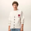Cardigan in lana naturale con Ami de Coeur a contrasto Cardigan in lana naturale con Ami de Coeur a contrasto