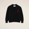 Cardigan in lana nera con Ami de Coeur a contrasto Cardigan in lana nera con Ami de Coeur a contrasto