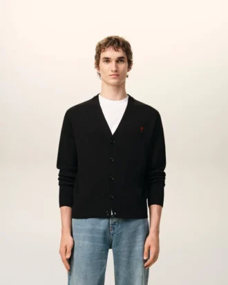 Cardigan in lana nera con Ami de Coeur a contrasto Cardigan in lana nera con Ami de Coeur a contrasto