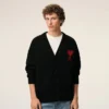 Cardigan in lana nera con Ami de Coeur a contrasto Cardigan in lana nera con Ami de Coeur a contrasto