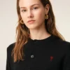 Cardigan nero in lana a girocollo con Ami de Coeur a contrasto Cardigan nero in lana a girocollo con Ami de Coeur a contrasto