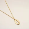 Collana con ciondolo “0” in ottone martellato dorato Collana con ciondolo “0” in ottone martellato dorato