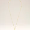 Collana con ciondolo “3” in ottone martellato dorato Collana con ciondolo “3” in ottone martellato dorato