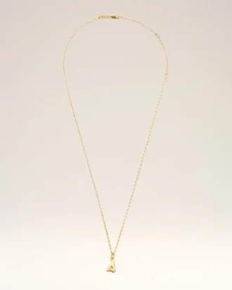 Collana con ciondolo “4” in ottone martellato dorato