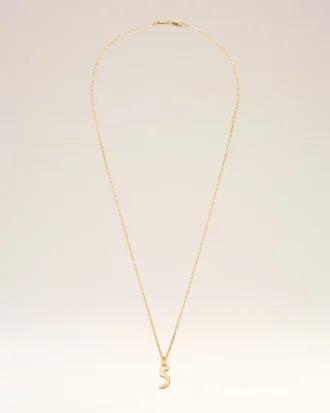 Collana con ciondolo “5” in ottone martellato