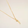 Collana con ciondolo “7” in ottone martellato Collana con ciondolo “7” in ottone martellato