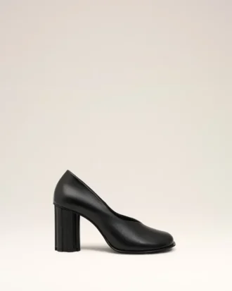 Décolleté con punta anatomica in pelle nera