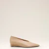 Décolleté con zeppa a punta in pelle di agnello beige Décolleté con zeppa a punta in pelle di agnello beige
