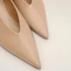 Décolleté con zeppa a punta in pelle di agnello beige Décolleté con zeppa a punta in pelle di agnello beige