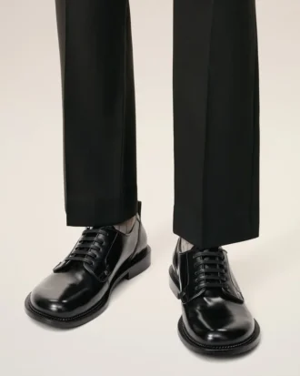 Derby con punta anatomica in pelle nera