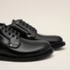 Derby con punta anatomica in pelle nera Derby con punta anatomica in pelle nera
