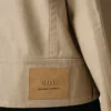 Giacca abbottonata in cotone beige Giacca abbottonata in cotone beige