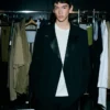 Giacca dritta a doppio petto in lana vergine nera con smock Giacca dritta a doppio petto in lana vergine nera con smock
