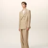 Giacca dritta doppiopetto in lana vergine beige Giacca dritta doppiopetto in lana vergine beige