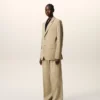 Giacca squadrata monopetto in lana vergine beige Giacca squadrata monopetto in lana vergine beige
