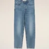 Jeans blu in cotone a vestibilità affusolata Jeans blu in cotone a vestibilità affusolata