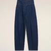 Jeans blu in cotone con cintura avvolgente e vestibilità a palloncino Jeans blu in cotone con cintura avvolgente e vestibilità a palloncino
