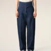 Jeans blu in cotone con cintura avvolgente e vestibilità a palloncino Jeans blu in cotone con cintura avvolgente e vestibilità a palloncino