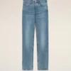 Jeans in cotone blu dal taglio classico Jeans in cotone blu dal taglio classico