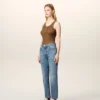 Jeans in cotone blu dal taglio classico Jeans in cotone blu dal taglio classico
