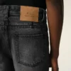 Jeans in cotone nero dal taglio affusolato Jeans in cotone nero dal taglio affusolato