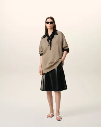 Maglia a maniche corte in lana beige con scollo a V