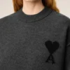 Maglia Ami de Coeur a girocollo in lana grigia Maglia Ami de Coeur a girocollo in lana grigia