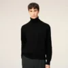 Maglia Ami de Coeur con collo alto in lana nera Maglia Ami de Coeur con collo alto in lana nera
