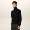 Maglia Ami de Coeur con collo alto in lana nera Maglia Ami de Coeur con collo alto in lana nera
