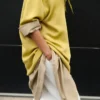 Maglia gialla a maniche corte in lana con scollo a V Maglia gialla a maniche corte in lana con scollo a V