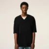 Maglia nera in lana a maniche corte con scollo a V Maglia nera in lana a maniche corte con scollo a V