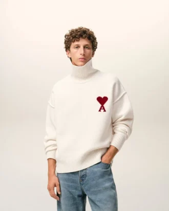 Maglione a collo a imbuto in lana naturale con Ami de Coeur a contrasto